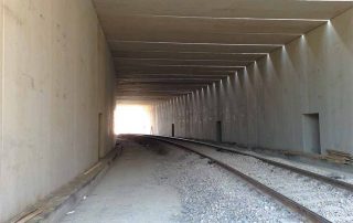 Galleria artificiale ferroviaria realizzata in cemento armato.