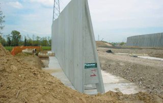 Muro di sostegno in calcestruzzo armato prefabbricato.