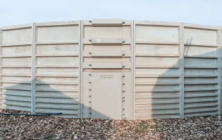 Vasca agricola circolare in cemento con struttura con struttura rinforzata a pannelli.