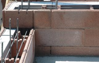 Costruzione di un muro con blocchi BioPLUS®.