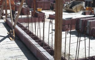 Struttura in costruzione con l'impiego di blocchi Bioplus.