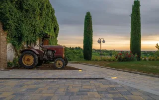 Pavimentazione "Cracovia" con elementi LED incassati.