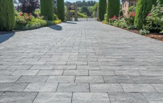 Pavimentazione modello "Saint Florent" nella variante colore Luserna.
