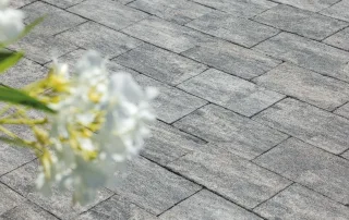 Pavimentazione modello "Saint Florent" nella variante colore Luserna.