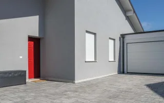 Pavimentazione in cemento modello "Varsavia" nella variante colore Luserna.