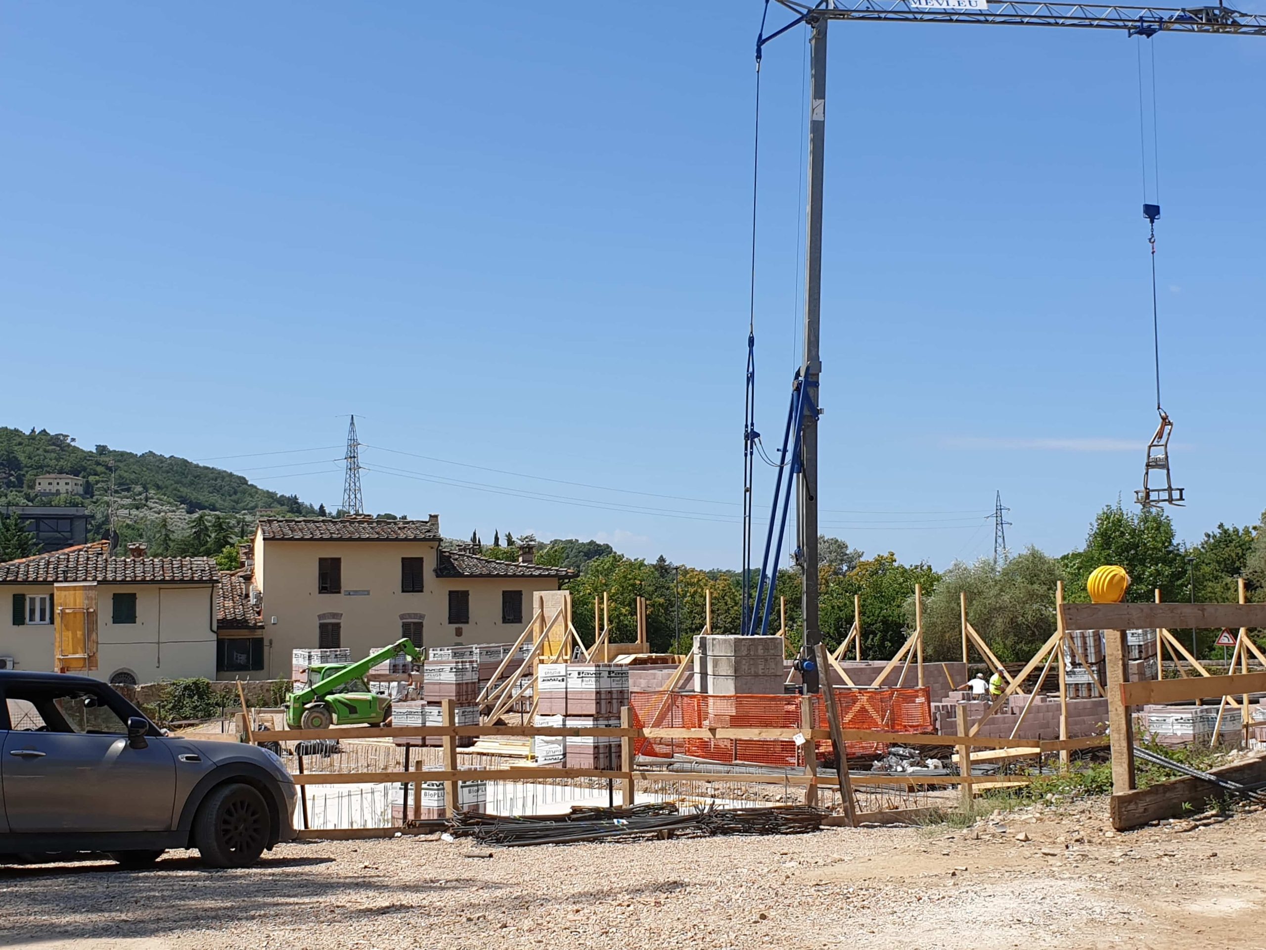 Cantiere edile in fase di costruzione.