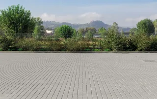 Pavimentazione in selciato con blocchi rettangolari di colore grigio.