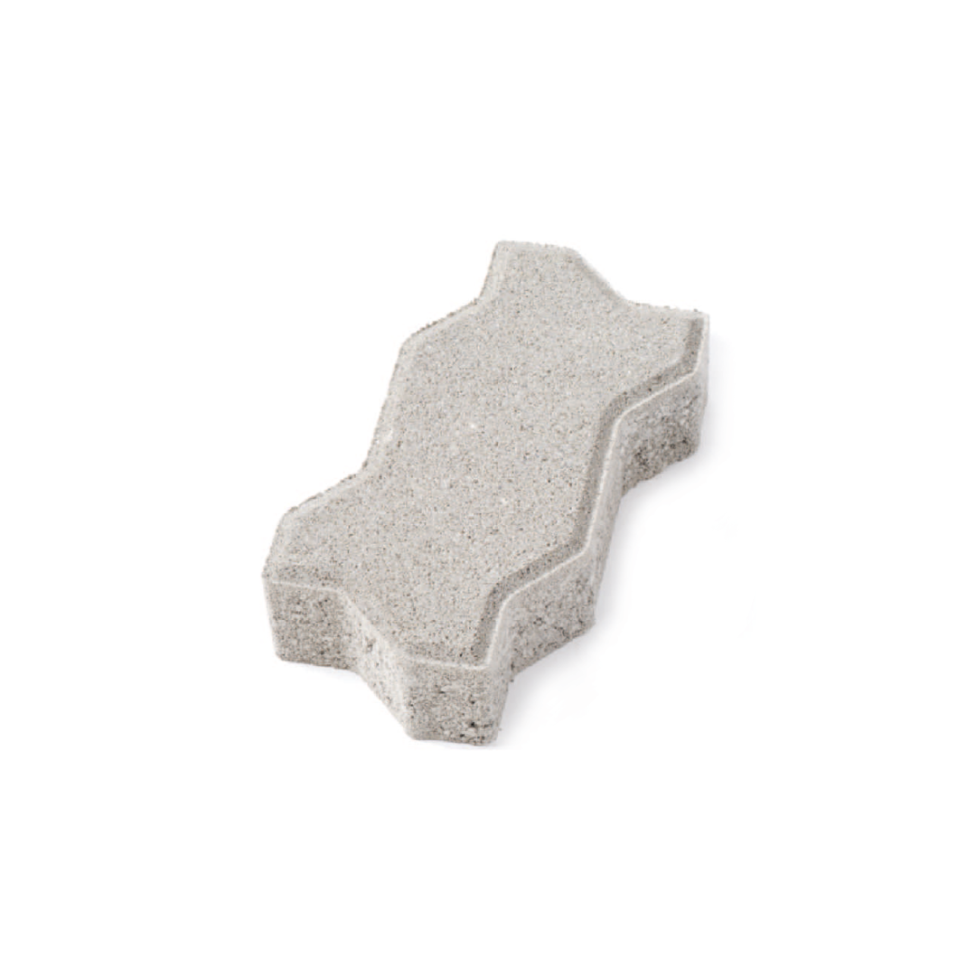Pavé autobloccante in calcestruzzo di colore grigio chiaro, con profilo sagomato.