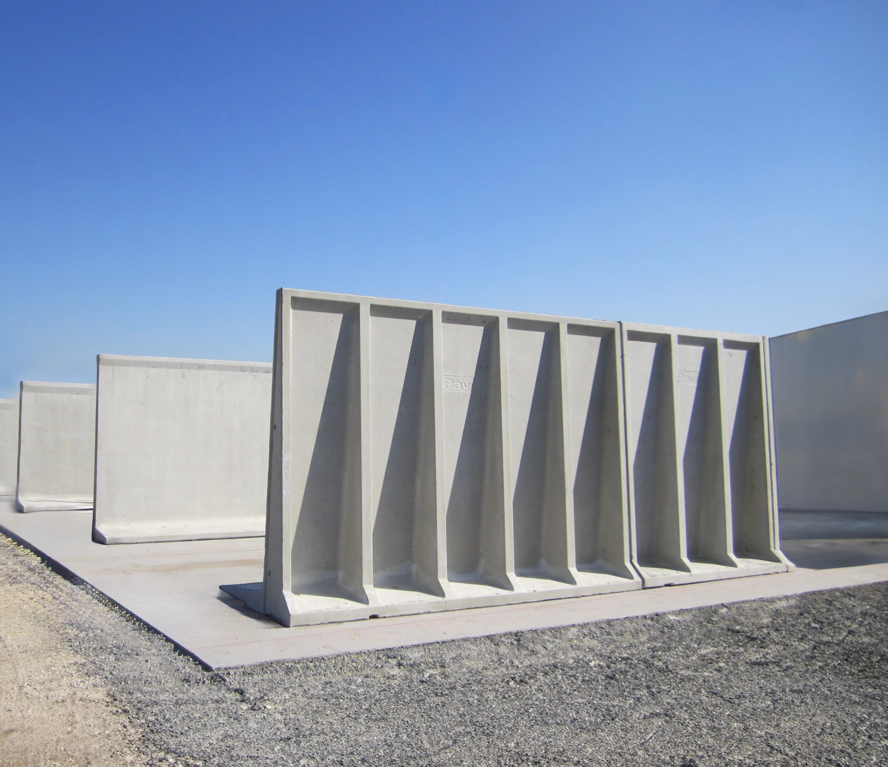 Strutture in cemento prefabbricato utilizzate per la realizzazione di silos industriali