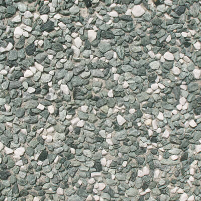Superficie in graniglia composta da pietre Verde Alpi e Bianco Carrara.