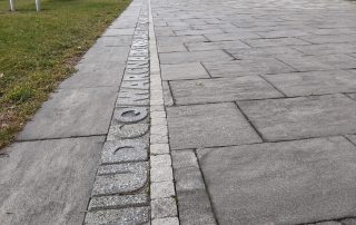 Pavimentazione esterna realizzata con masselli autobloccanti Paver a Terme di Comunanza.
