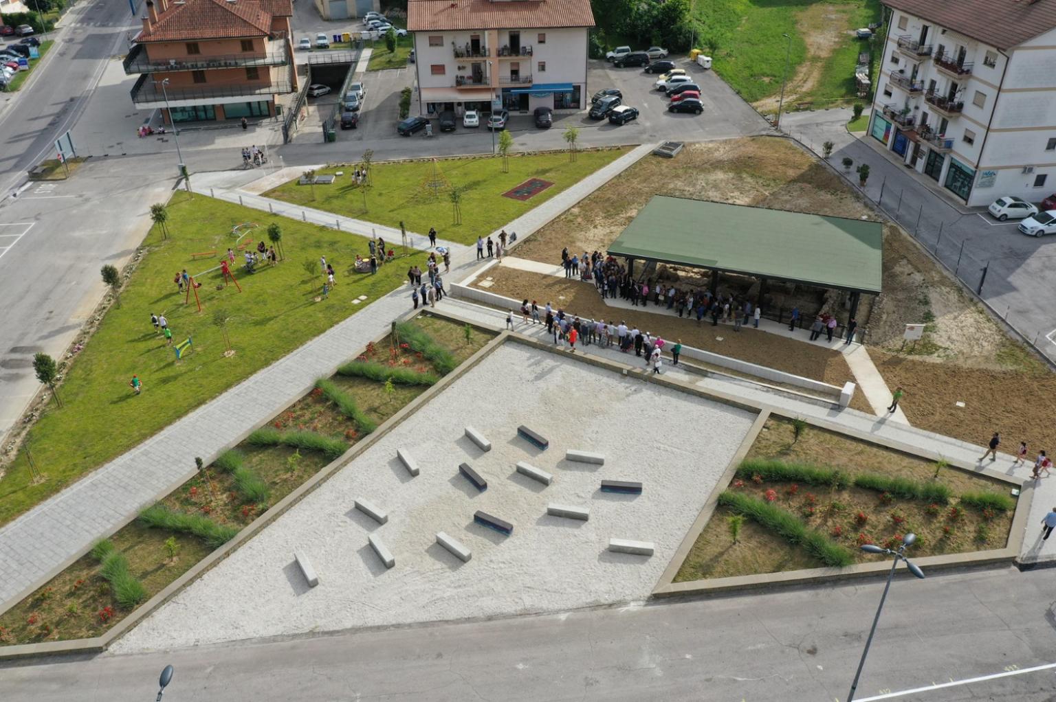 Pavimentazione esterna realizzata con masselli autobloccanti Paver a Terme di Comunanza.
