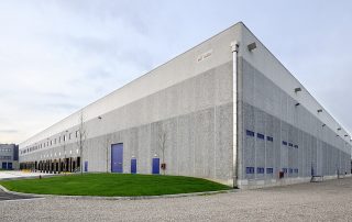 Edificio logistico con struttura prefabbricata.